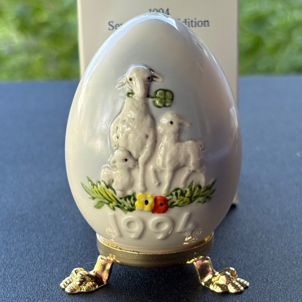 Goebel 1994 Annual Egg 17th Edition Sheep Lambs Porcelain Germany with Stand Box